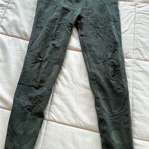 Gymshark green leggings. Great fit.